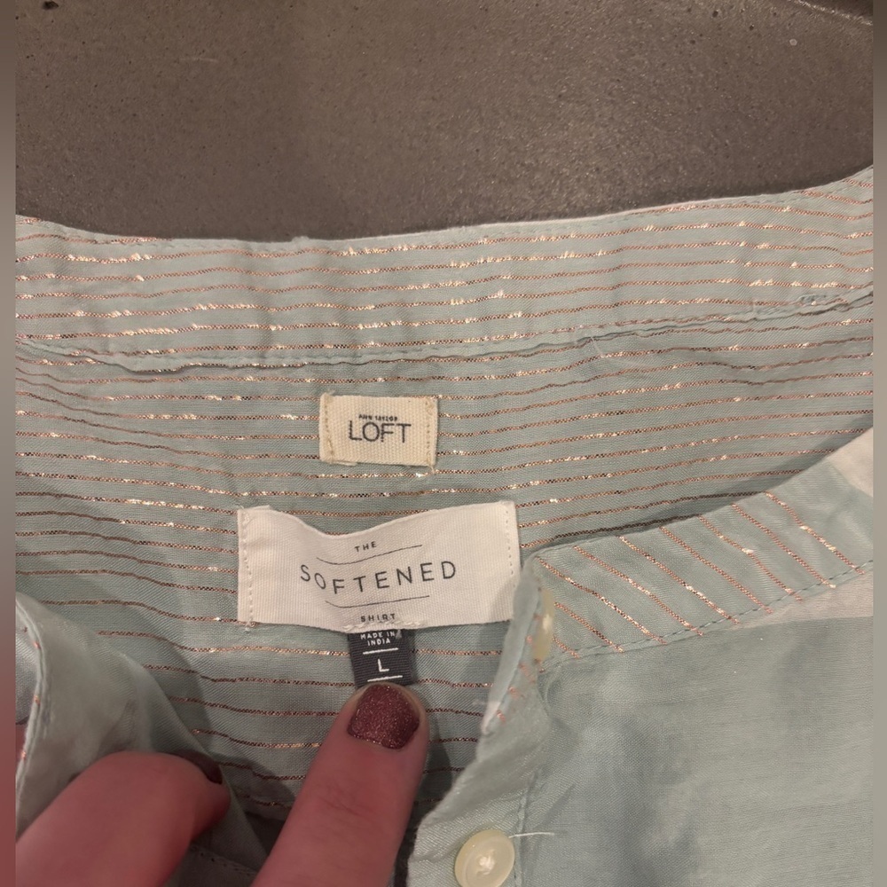 Ann Taylor LOFT The Softened Shirt  Popover henley- Large - Picture 6 of 9